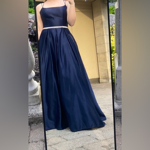 Long prom/ bridesmaid dress - Picture 2 of 2
